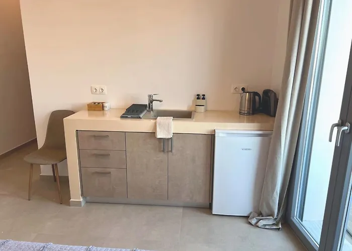 Aqualis آداماس